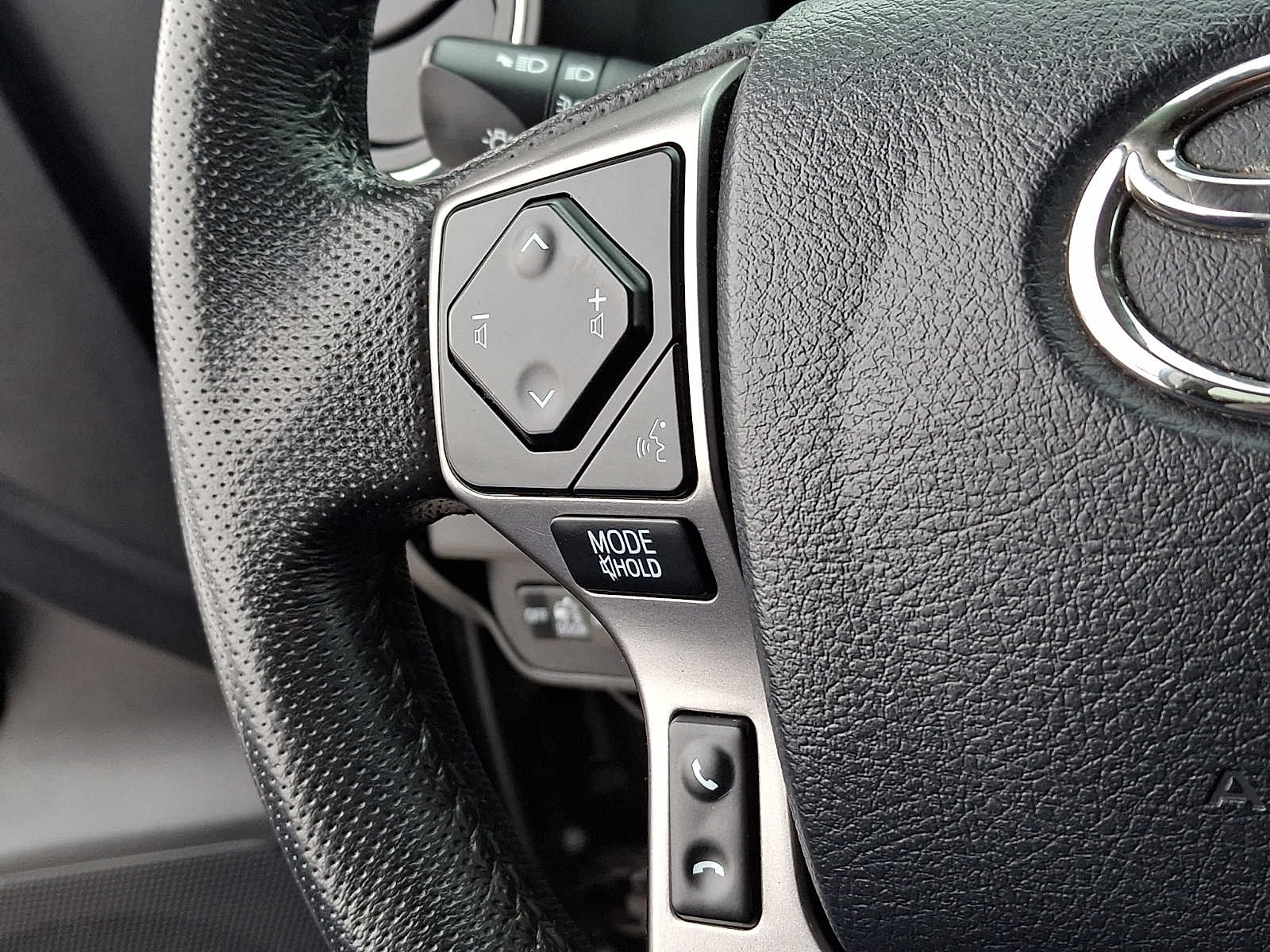 Thumbnail: 2020 Toyota Tacoma - 23