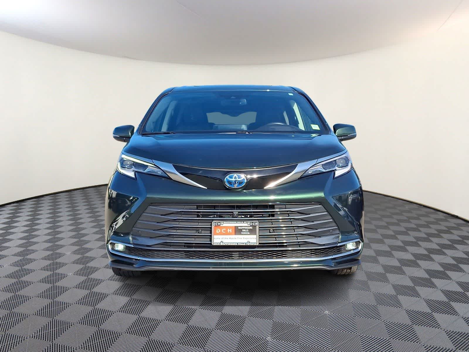 Thumbnail: 2023 Toyota Sienna - 3