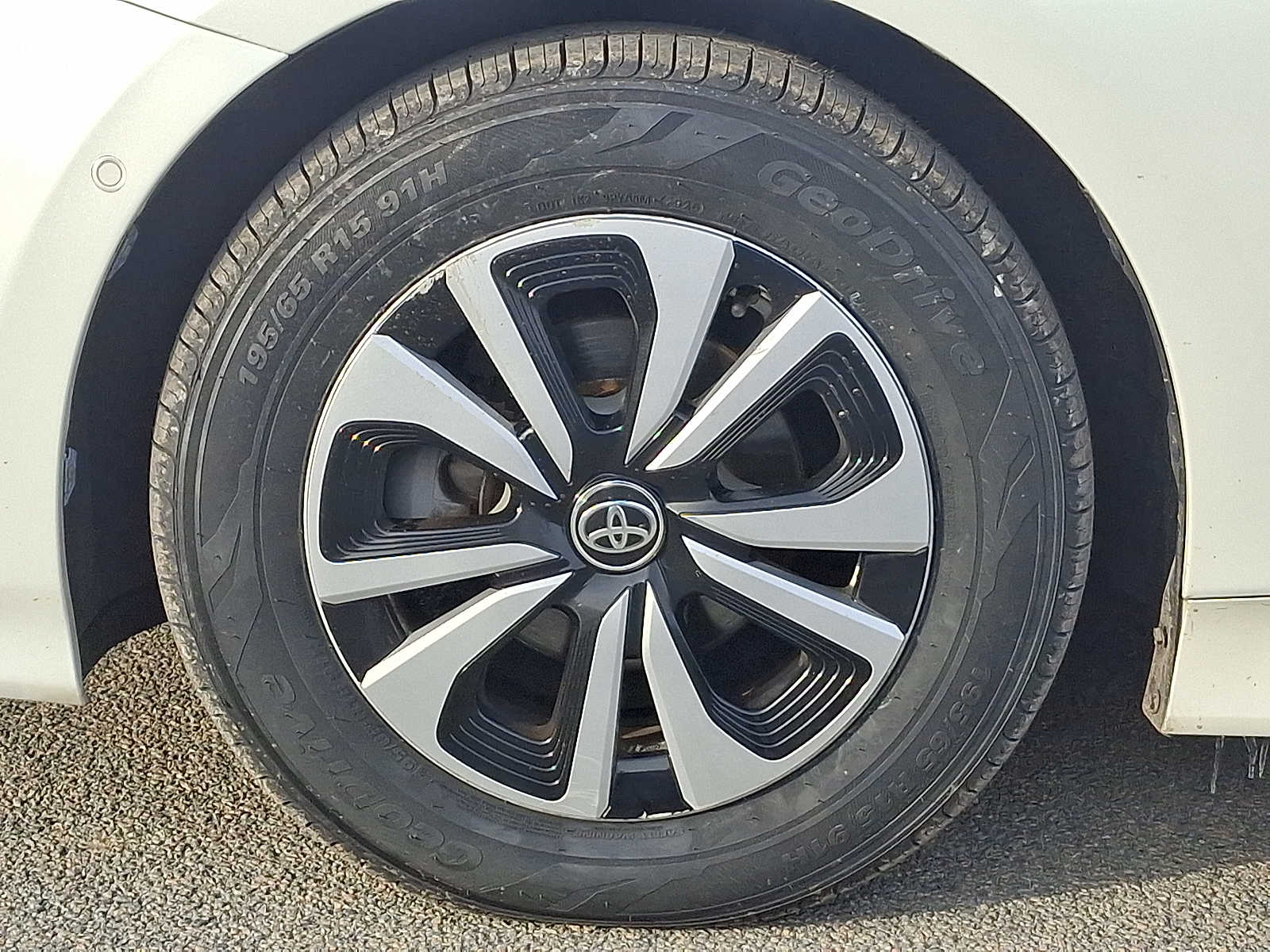 Thumbnail: 2017 Toyota Prius Prime - 10