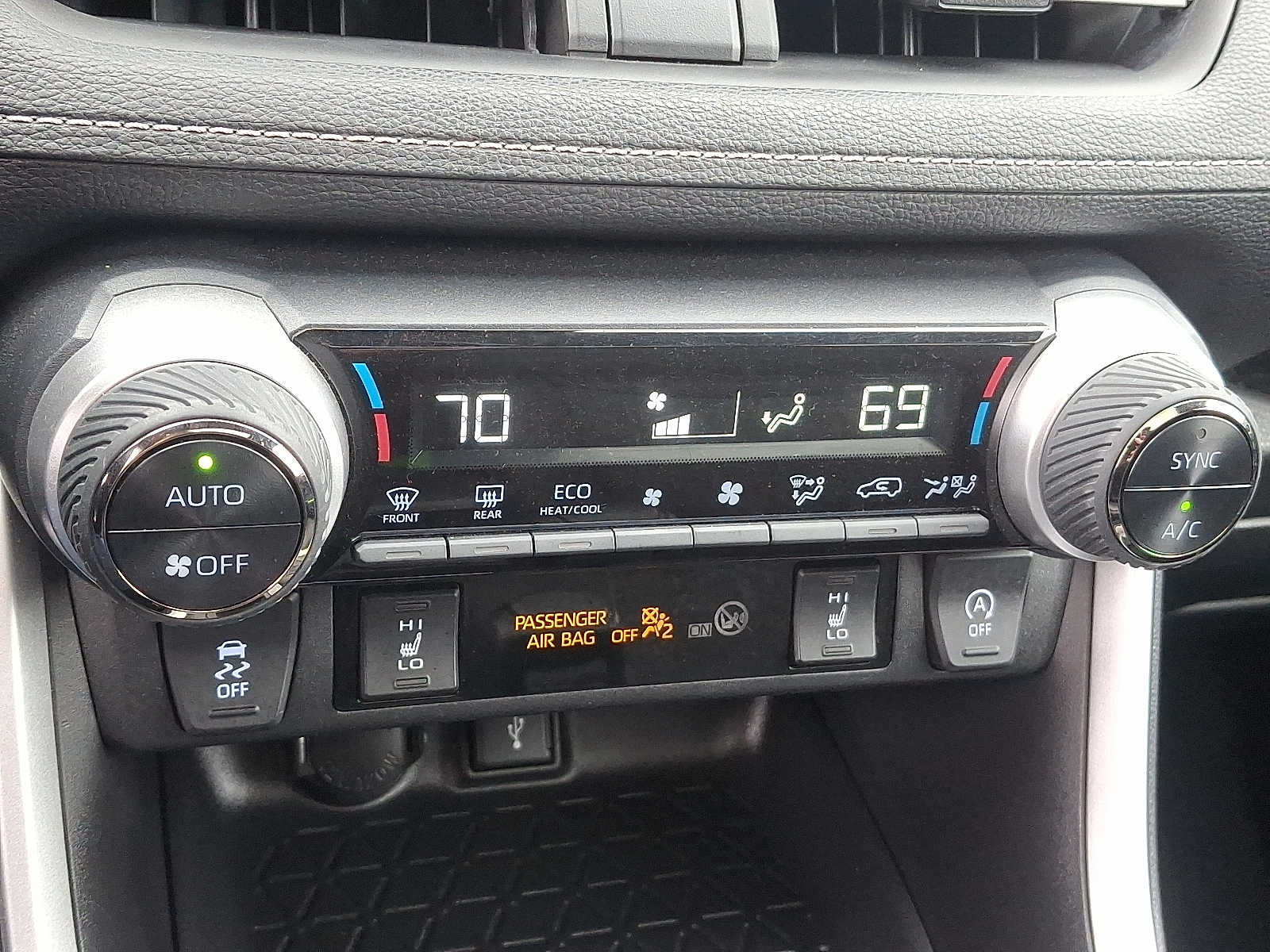 Thumbnail: 2022 Toyota RAV4 - 19