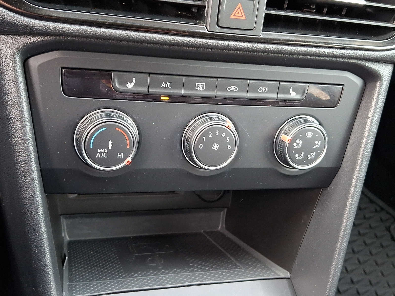 Thumbnail: 2022 Volkswagen Taos - 16