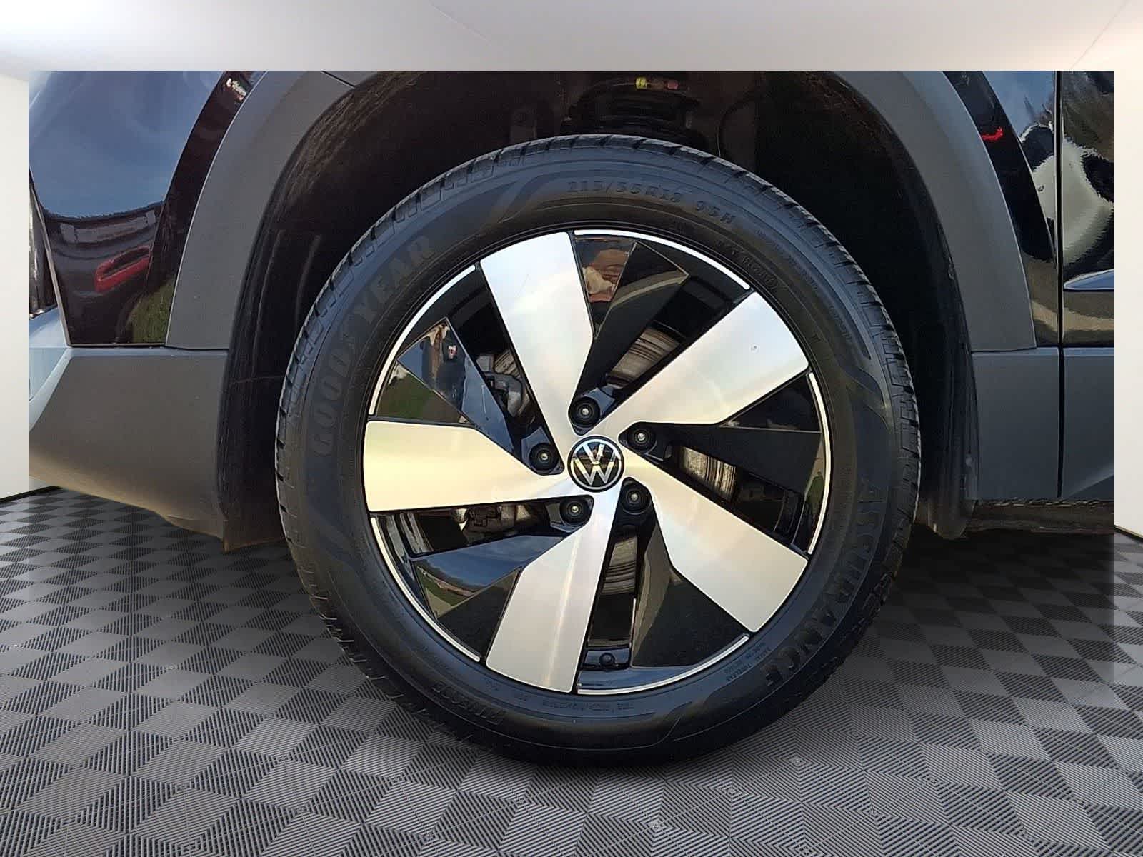 Thumbnail: 2025 Volkswagen Taos - 8