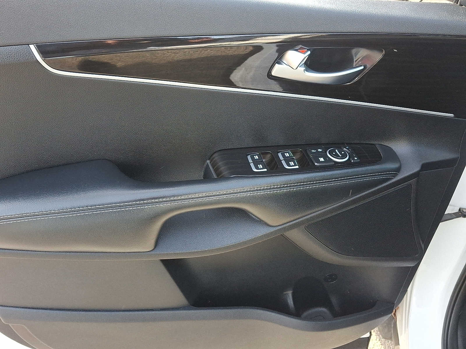 Thumbnail: 2019 Kia Sorento - 14