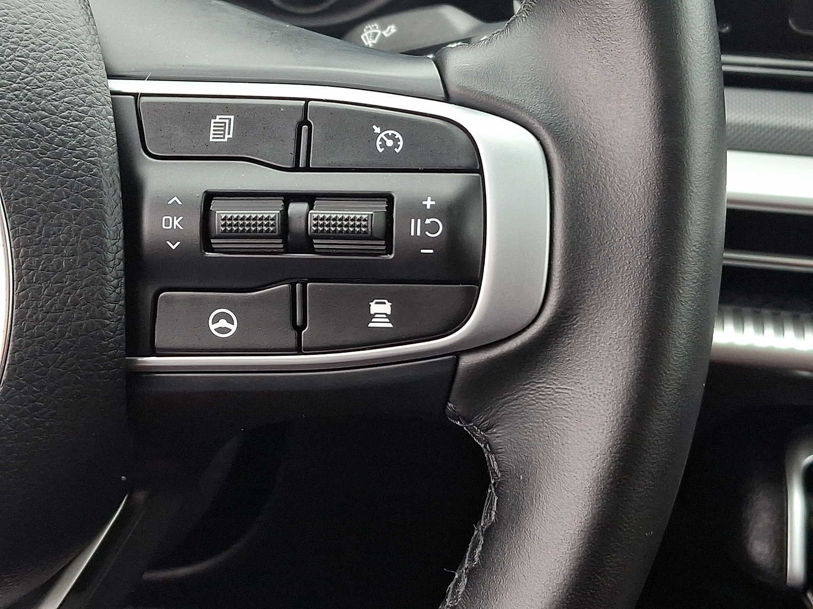 Thumbnail: 2023 Kia K5 - 24