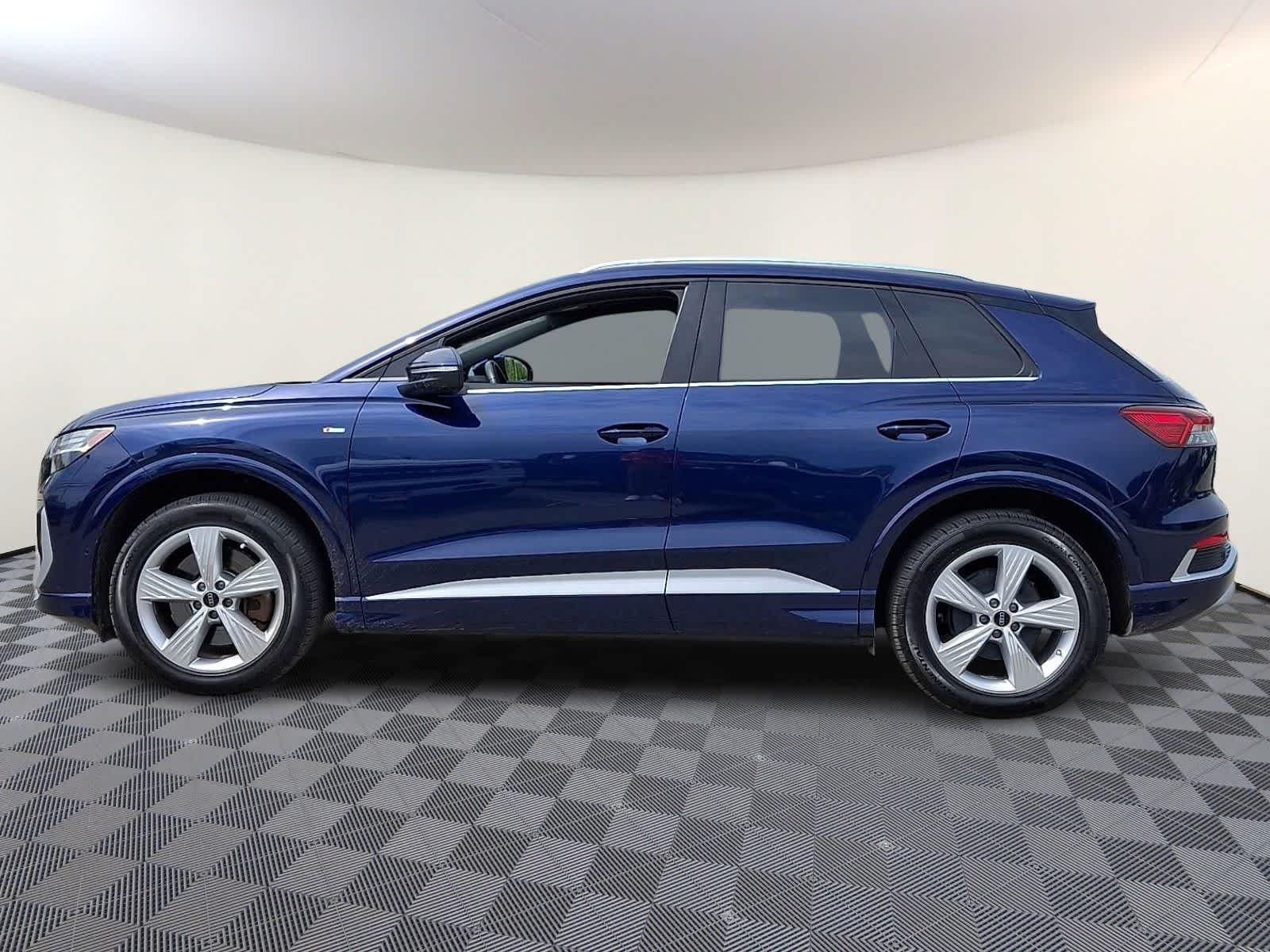 Thumbnail: 2023 Audi Q4 e-tron - 8