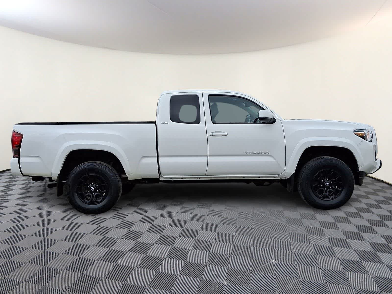 Thumbnail: 2022 Toyota Tacoma - 10
