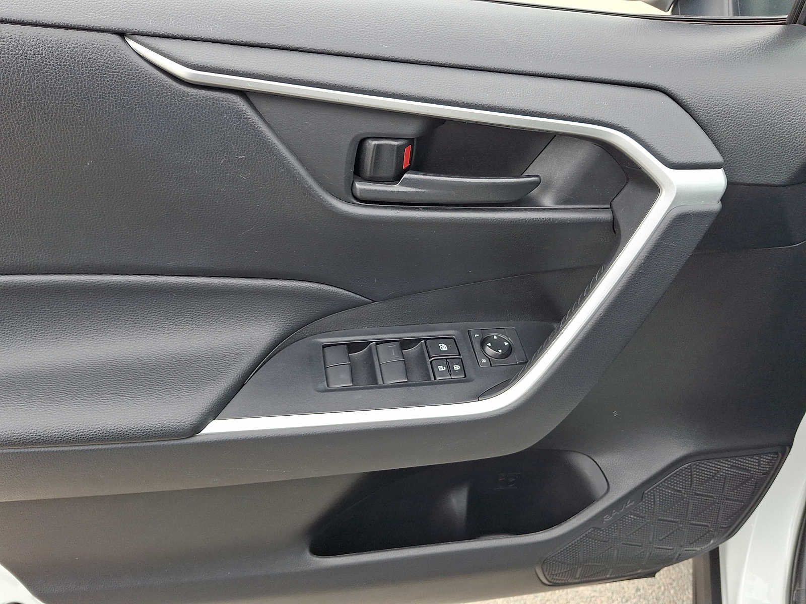 Thumbnail: 2021 Toyota RAV4 - 15