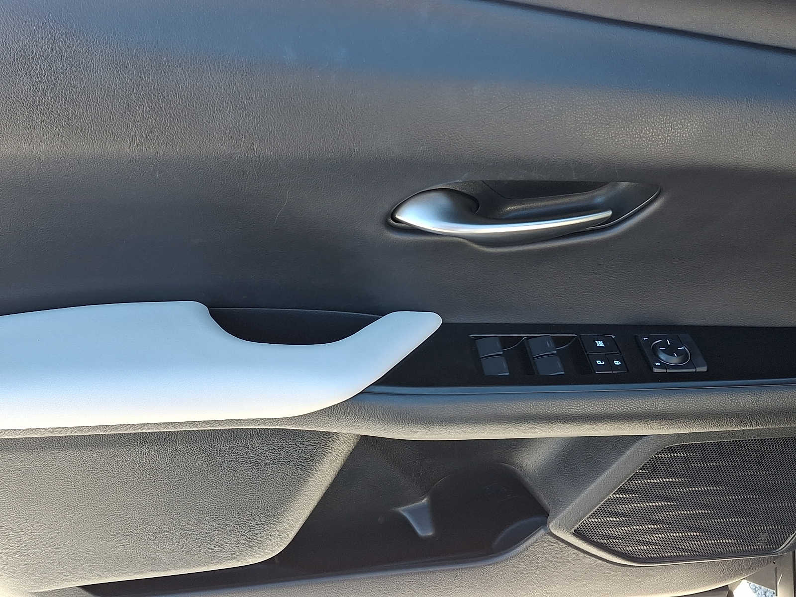 Thumbnail: 2019 Lexus UX - 13