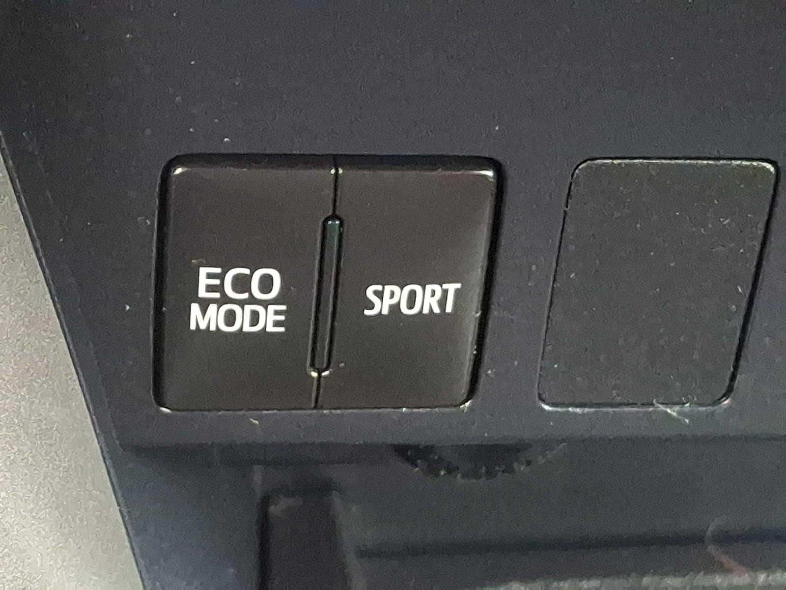 Thumbnail: 2017 Toyota RAV4 - 24