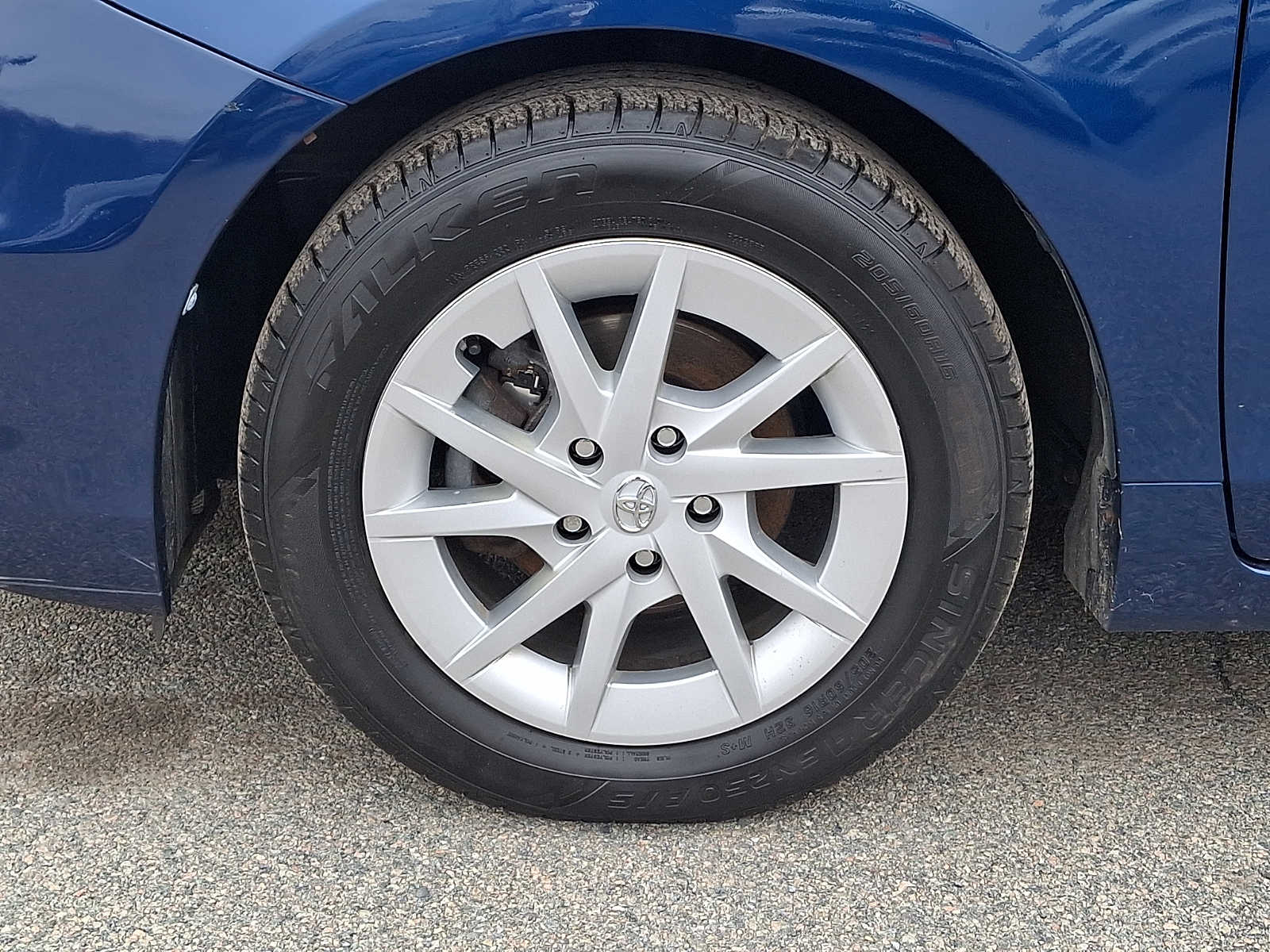 Thumbnail: 2012 Toyota Prius v - 10