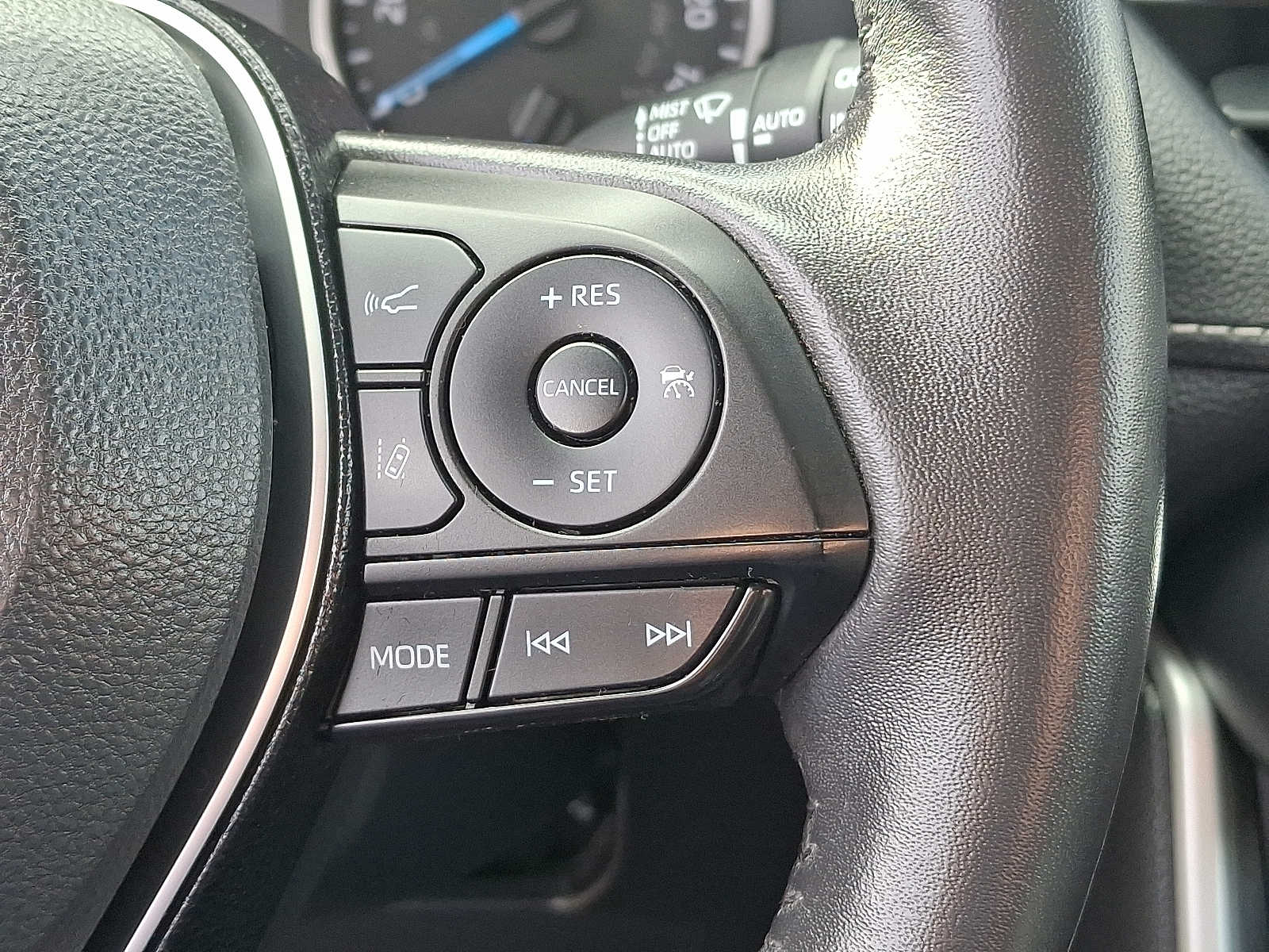 Thumbnail: 2021 Toyota RAV4 - 24