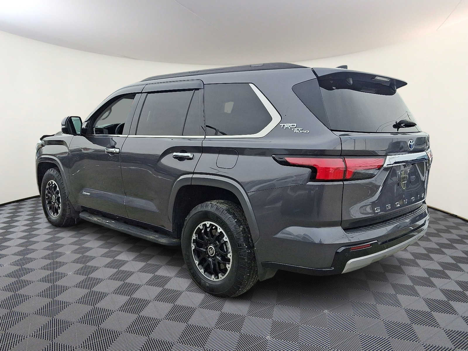 Thumbnail: 2023 Toyota Sequoia - 9