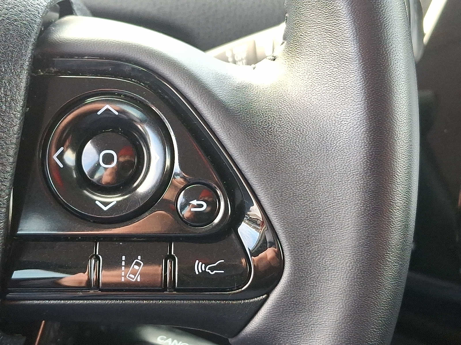 Thumbnail: 2020 Toyota Prius Prime - 24