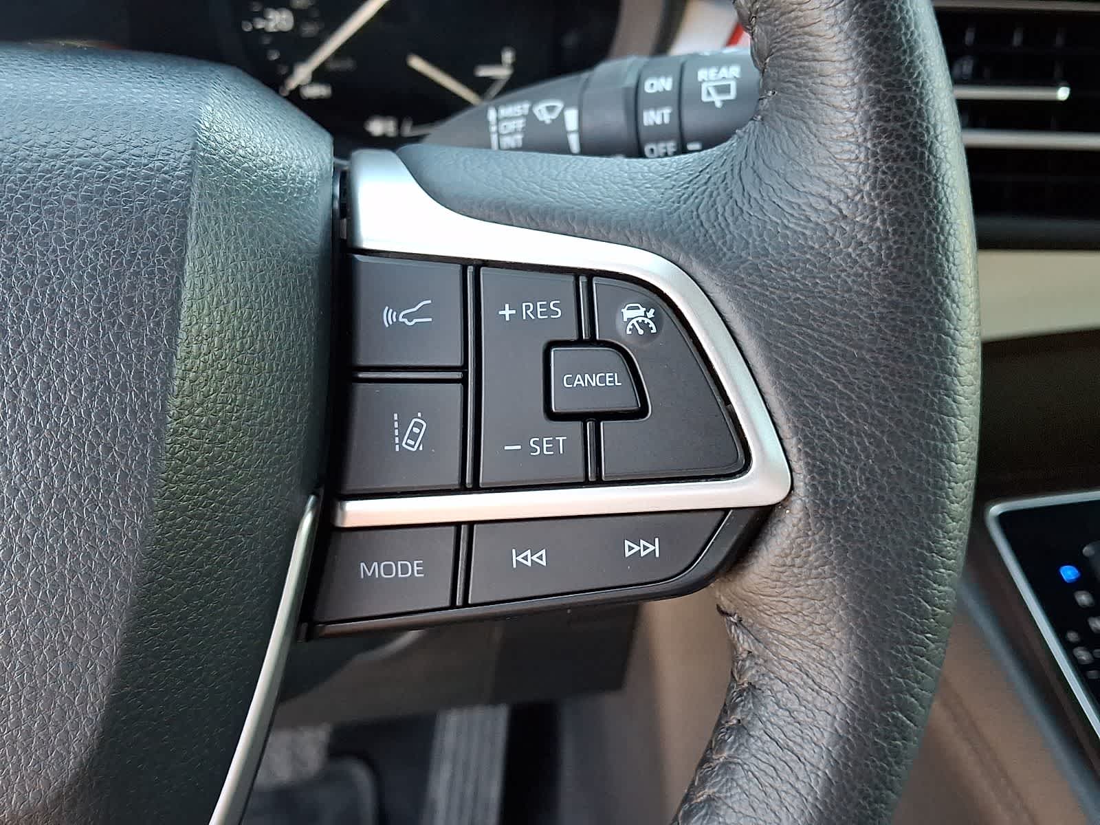 Thumbnail: 2023 Toyota Sienna - 27