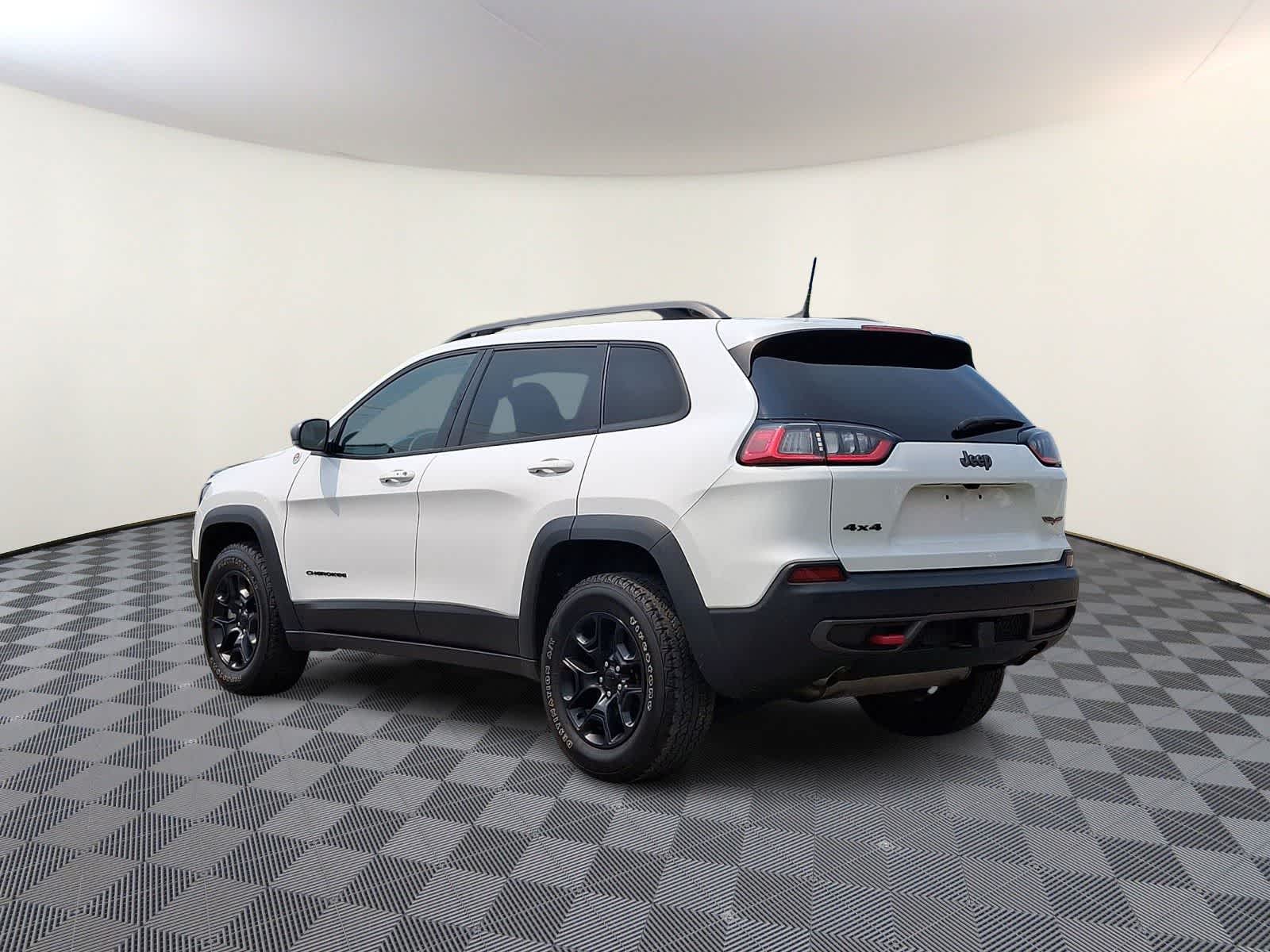 Thumbnail: 2021 Jeep Cherokee - 7