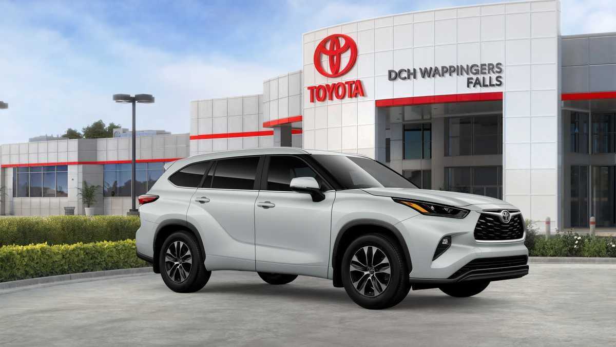 Thumbnail: 2026 Toyota Highlander - 16