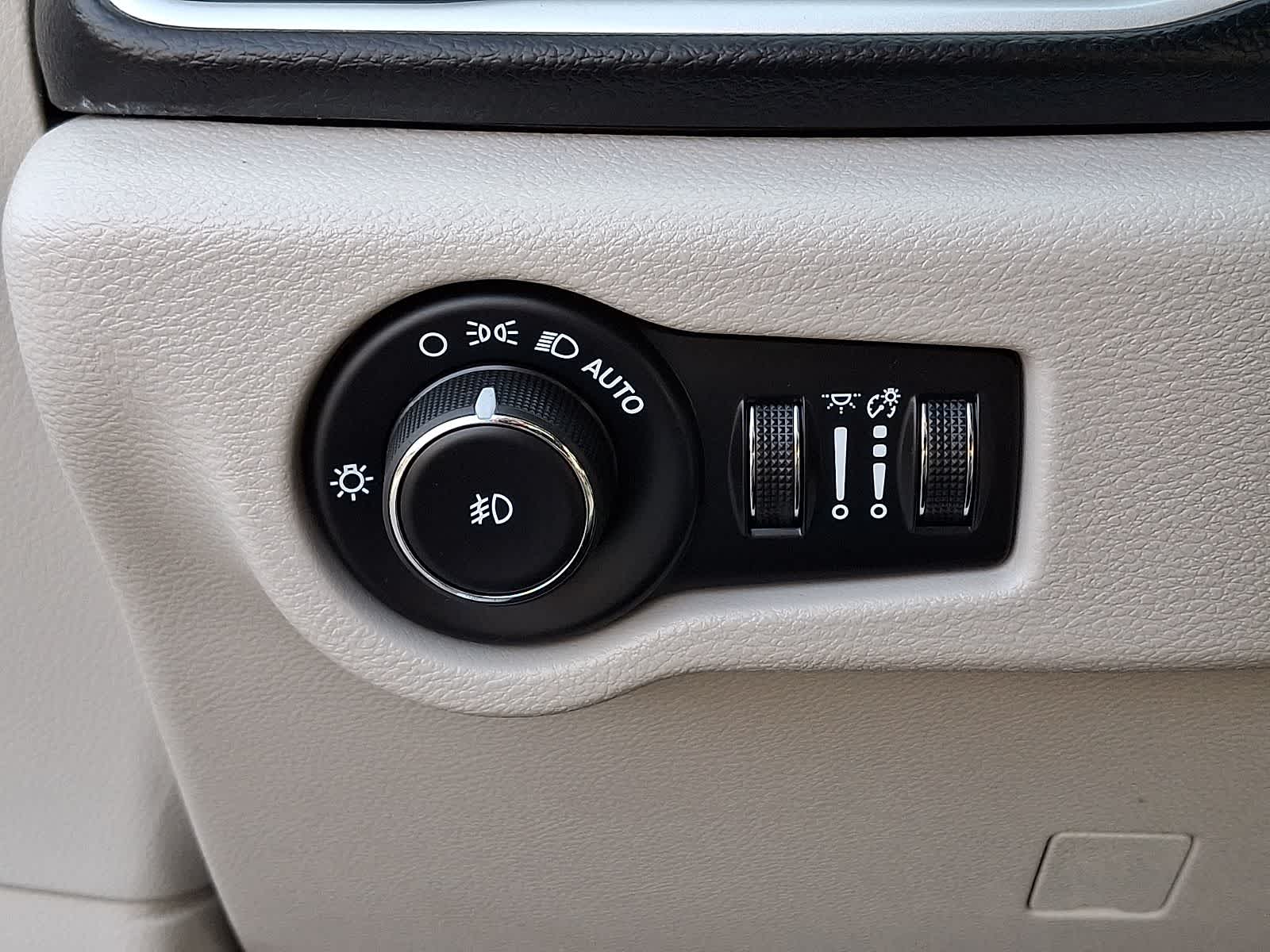 Thumbnail: 2019 Chrysler Pacifica - 27