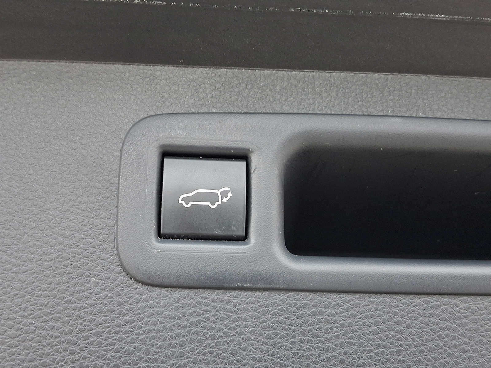 Thumbnail: 2023 Toyota Highlander - 33