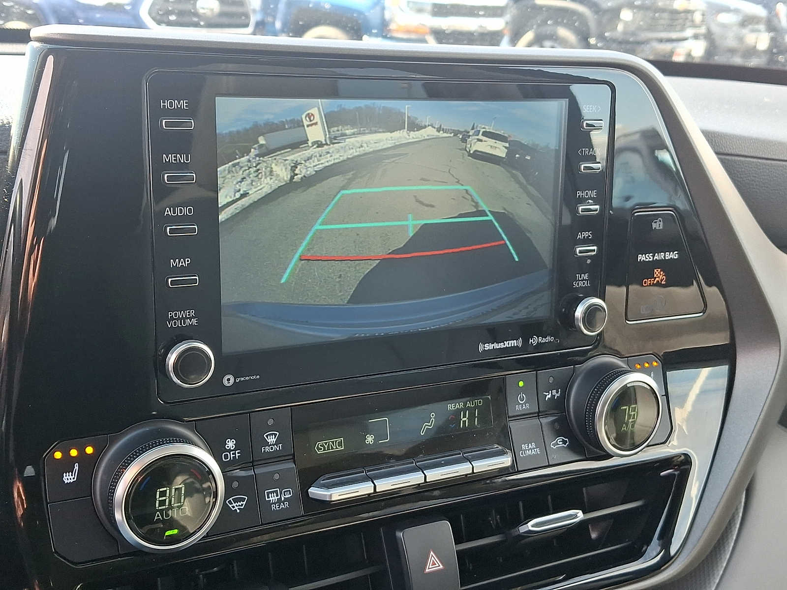 Thumbnail: 2022 Toyota Highlander - 24