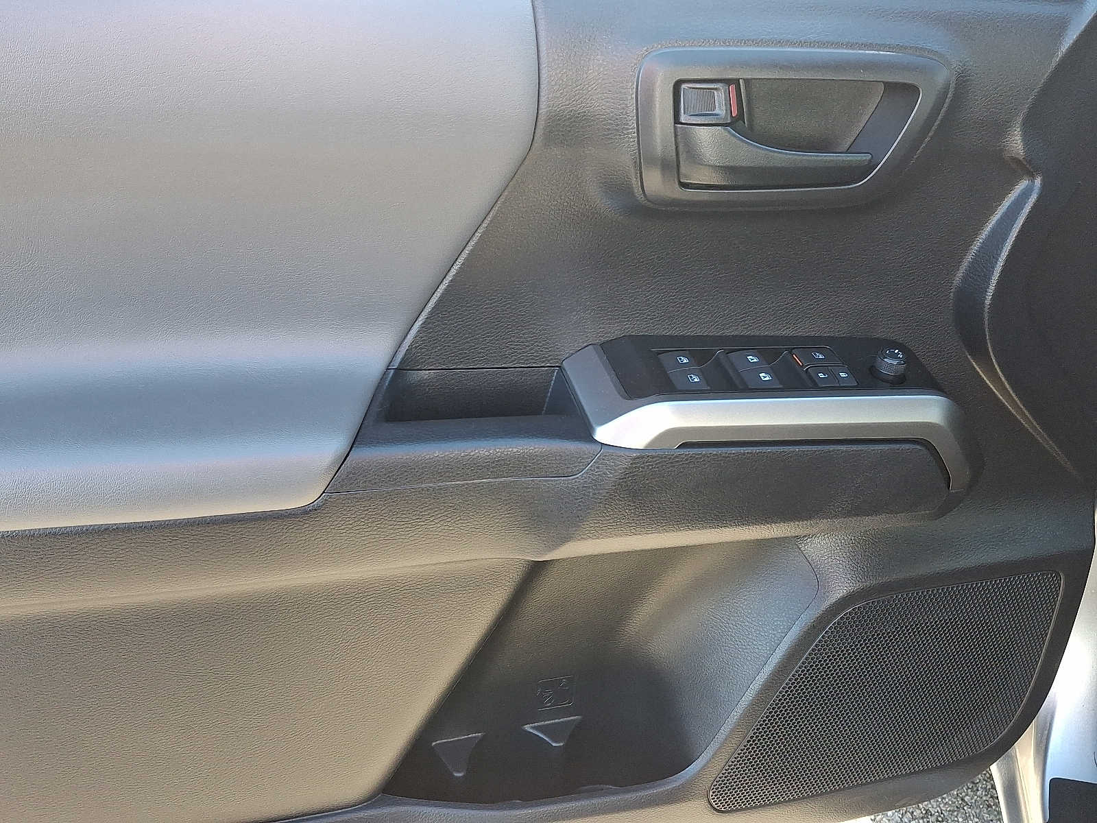 Thumbnail: 2023 Toyota Tacoma - 15