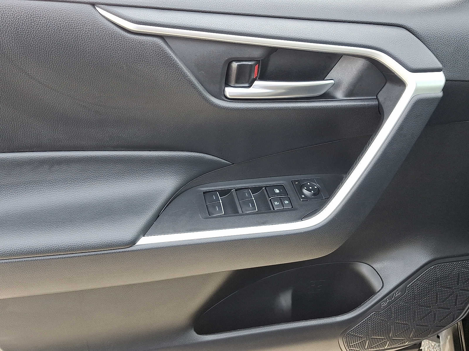 Thumbnail: 2025 Toyota RAV4 - 15