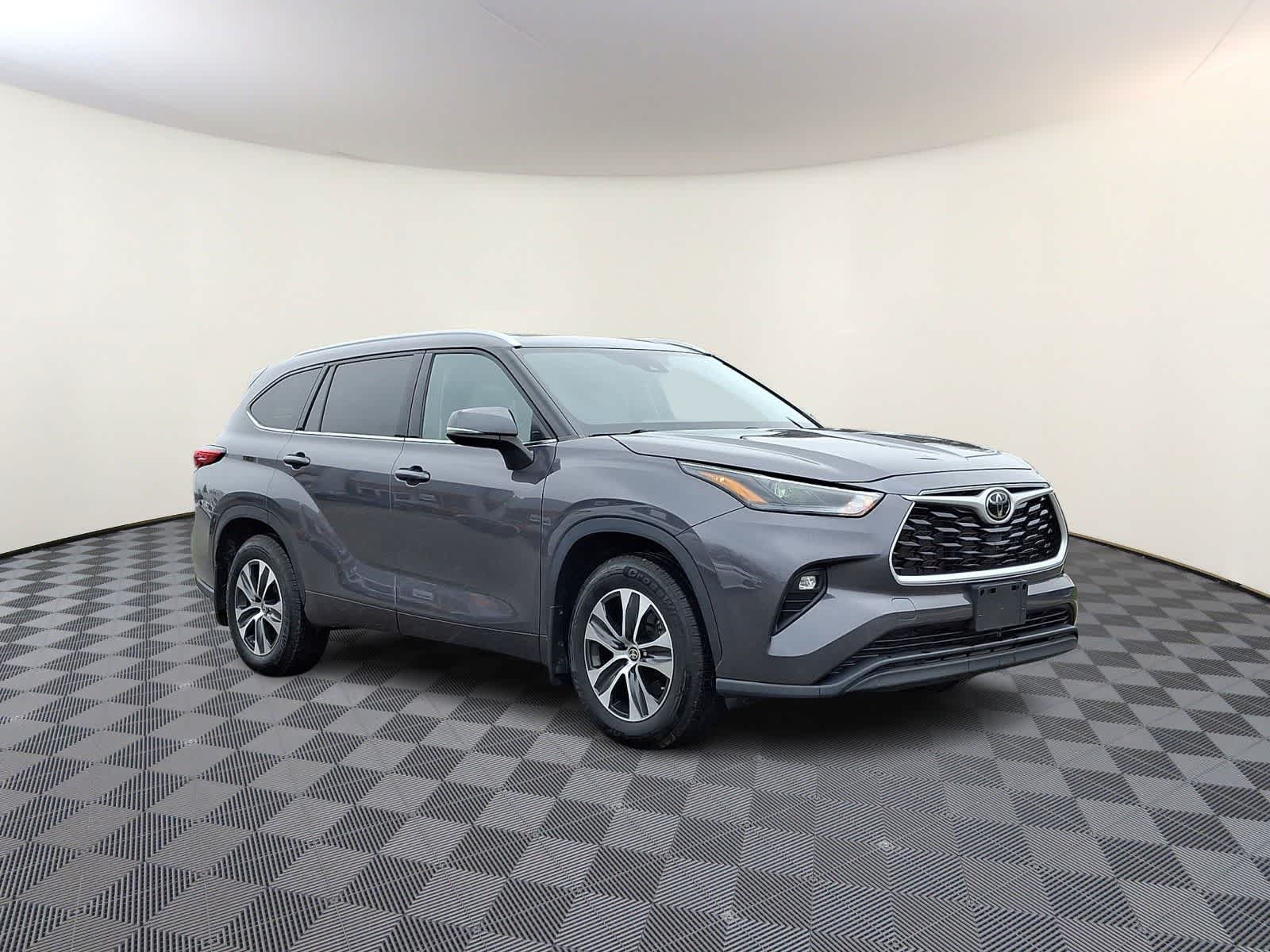 Thumbnail: 2022 Toyota Highlander - 5