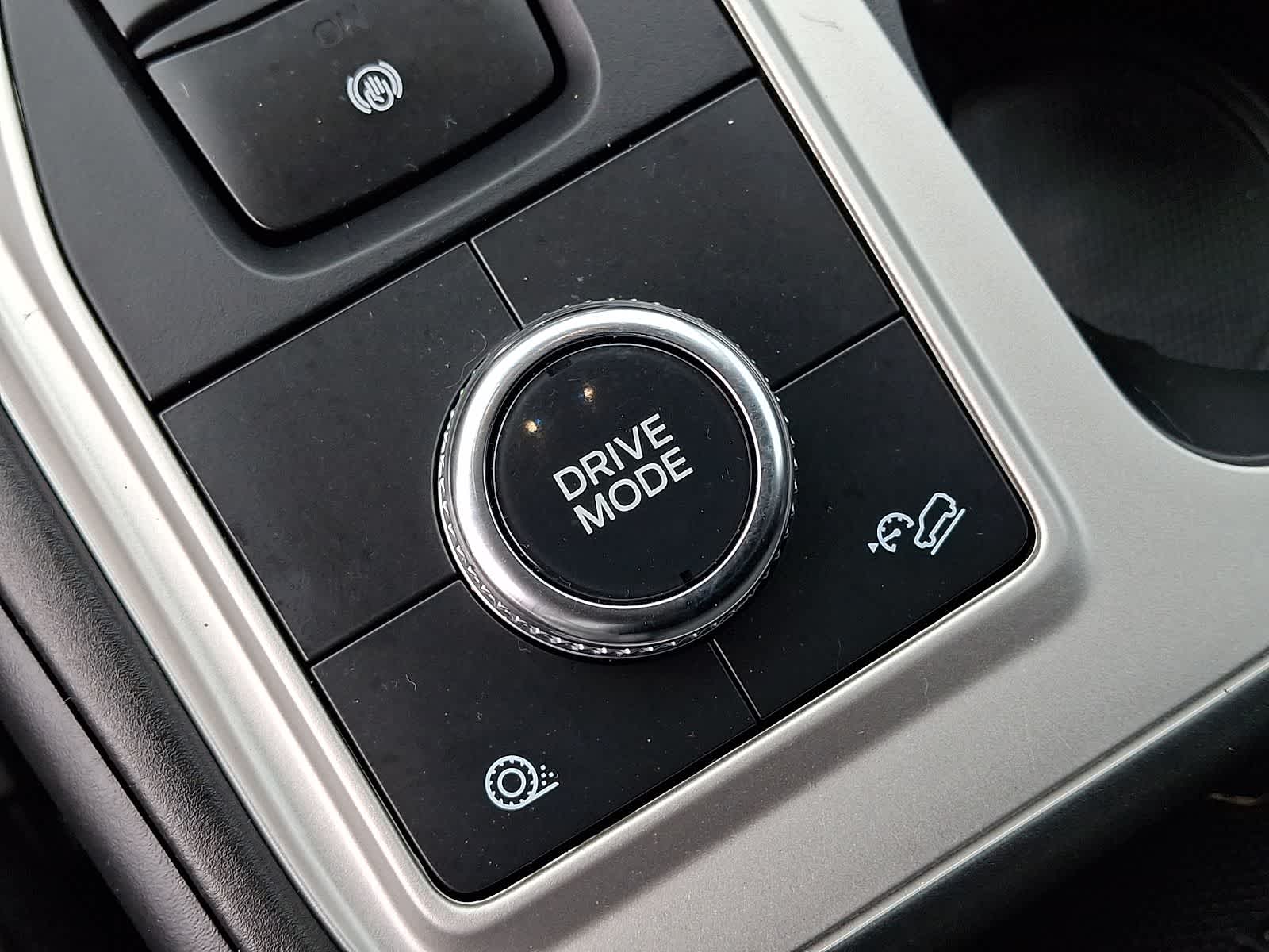 Thumbnail: 2022 Ford Explorer - 24