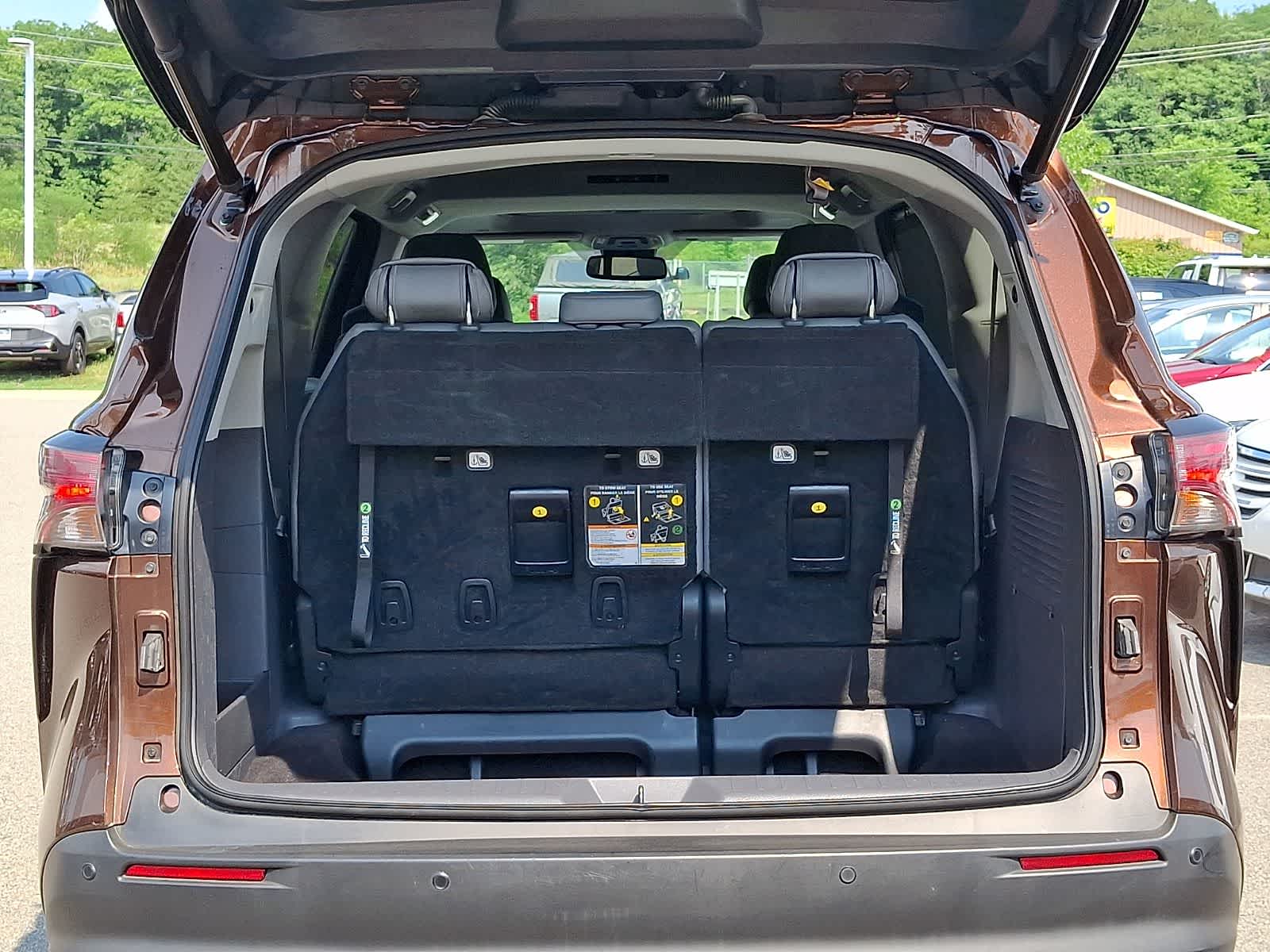 Thumbnail: 2021 Toyota Sienna - 32