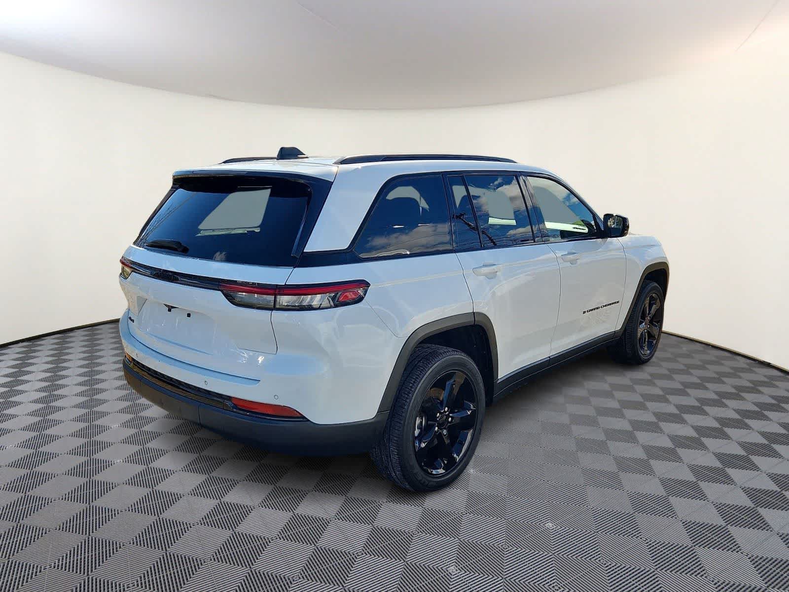 Thumbnail: 2023 Jeep Grand Cherokee - 5