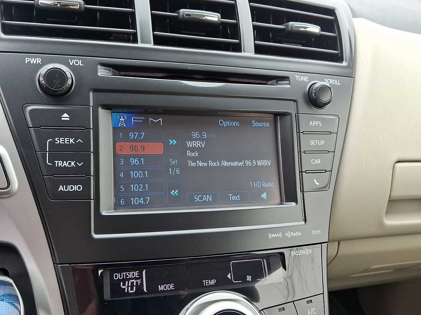 Thumbnail: 2012 Toyota Prius v - 18