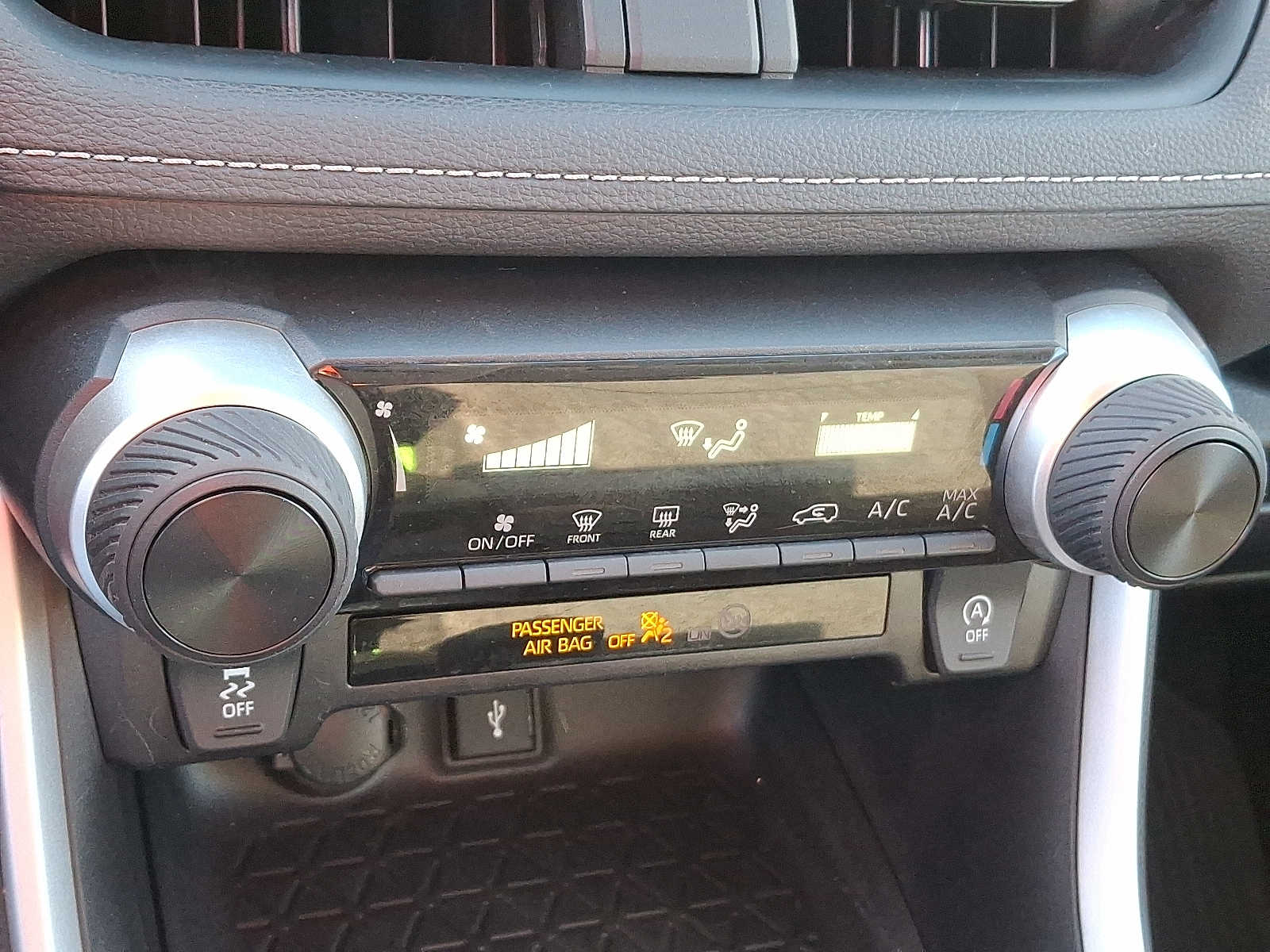 Thumbnail: 2022 Toyota RAV4 - 18