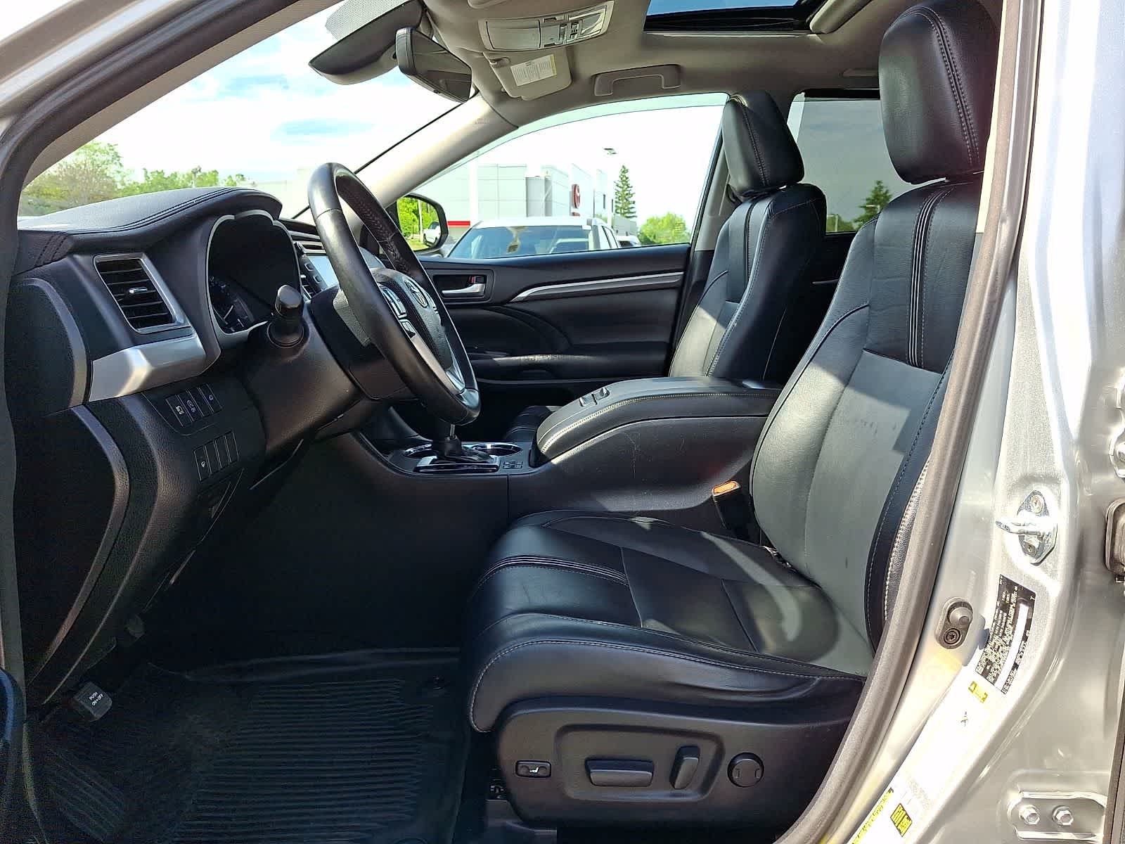 Thumbnail: 2017 Toyota Highlander - 18