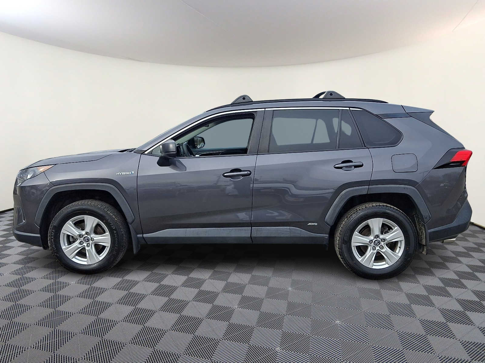 Thumbnail: 2020 Toyota RAV4 - 10