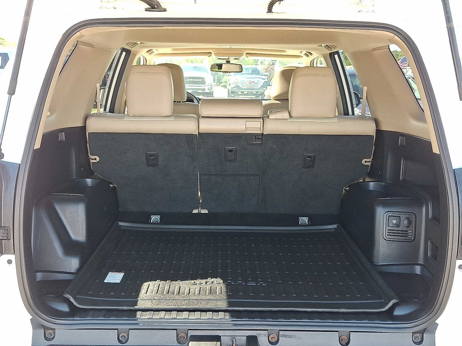 Thumbnail: 2016 Toyota 4Runner - 31