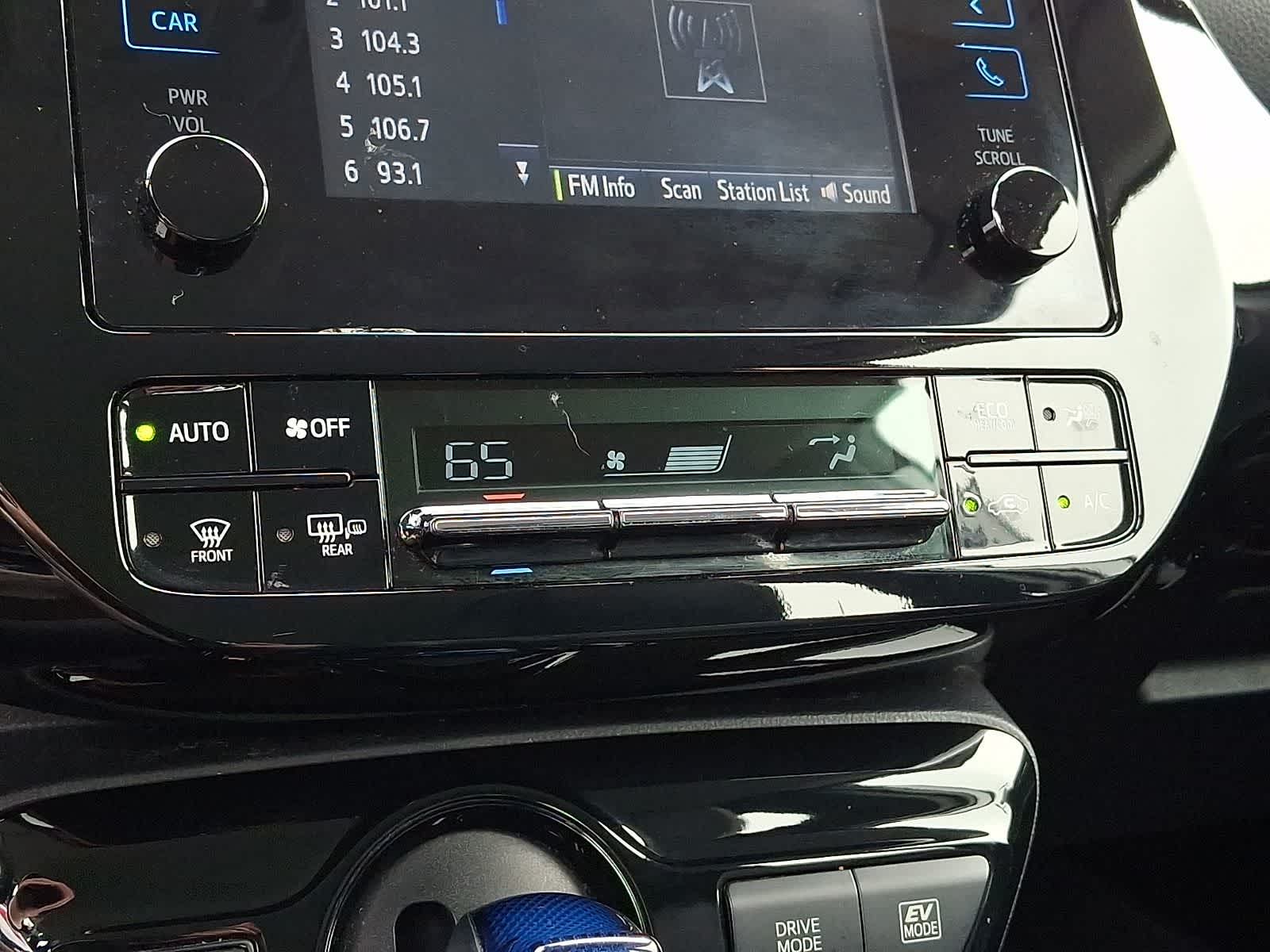 Thumbnail: 2019 Toyota Prius - 18
