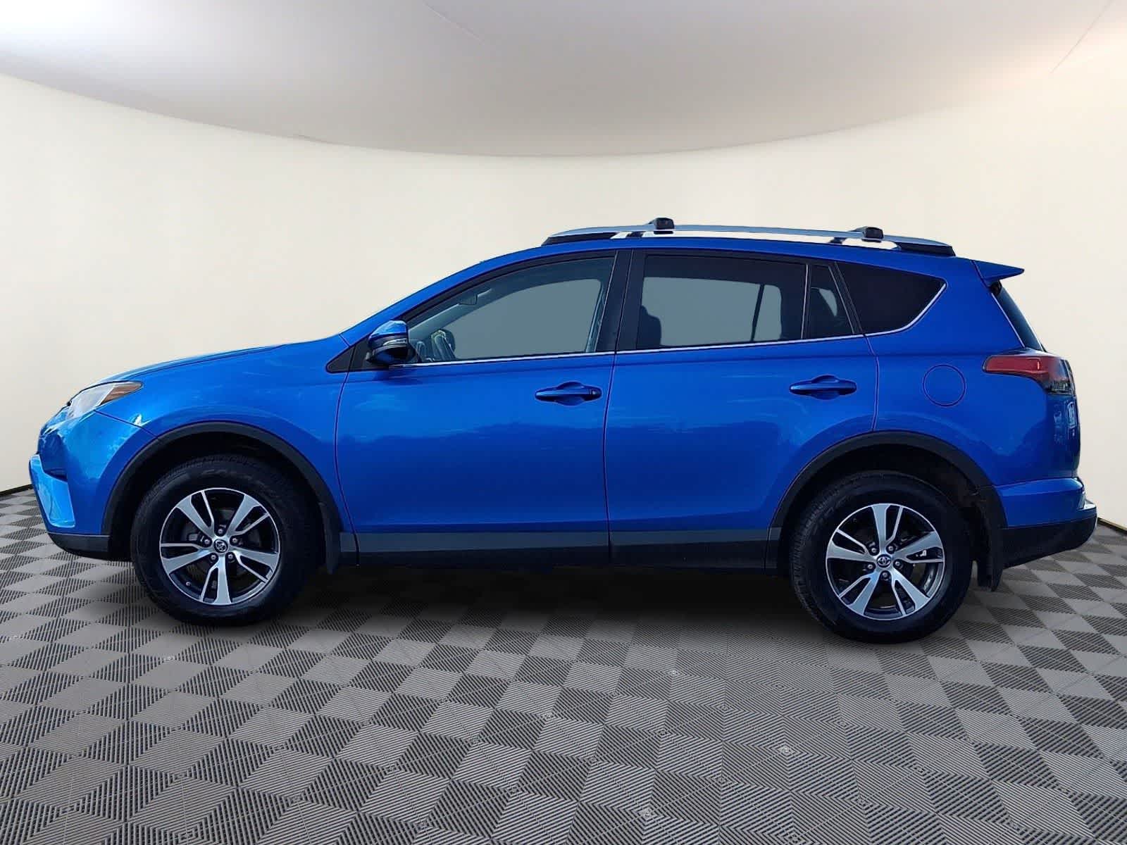 Thumbnail: 2016 Toyota RAV4 - 10