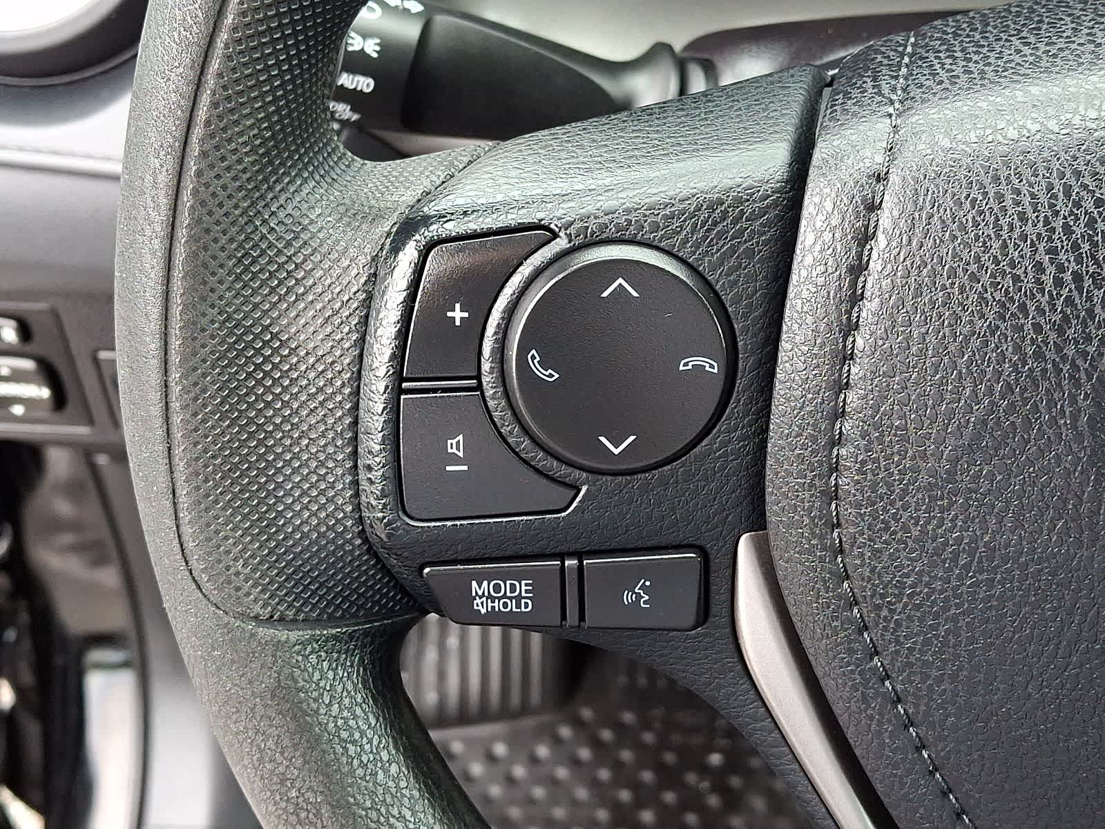 Thumbnail: 2018 Toyota RAV4 - 23