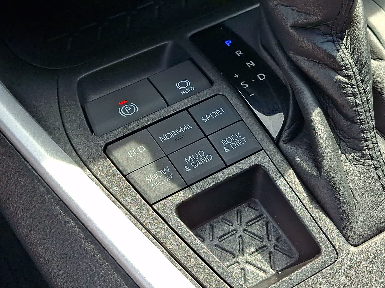 Thumbnail: 2021 Toyota RAV4 - 28