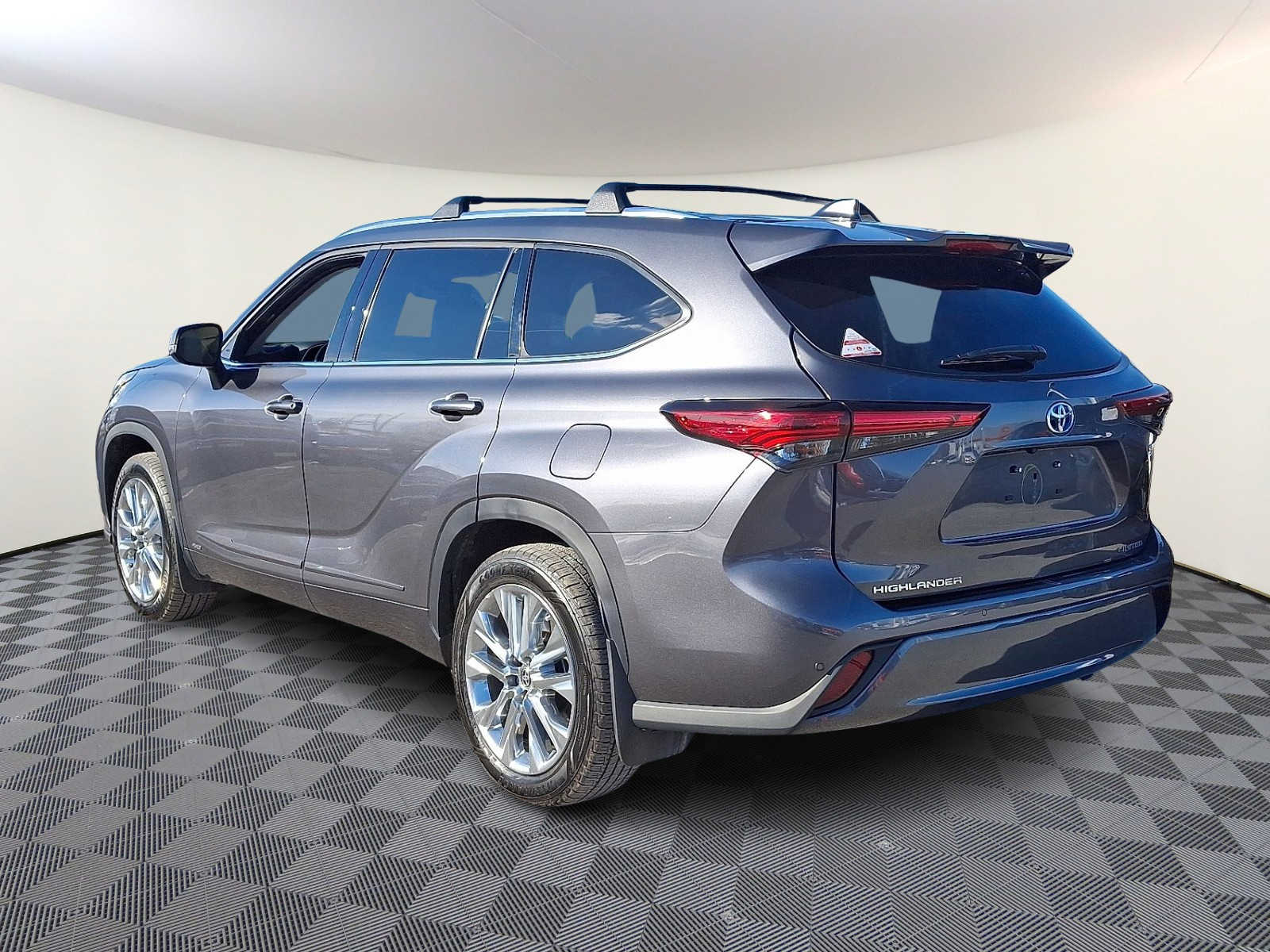 Thumbnail: 2023 Toyota Highlander - 8