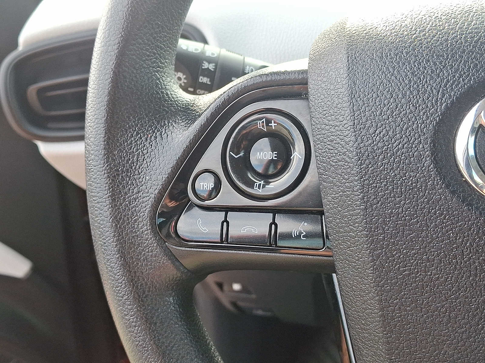 Thumbnail: 2022 Toyota Prius - 20