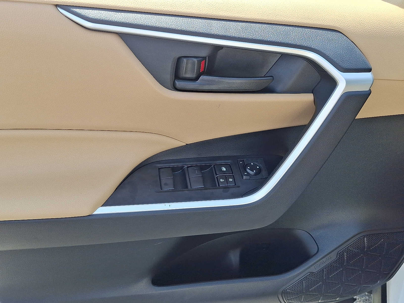 Thumbnail: 2021 Toyota RAV4 - 14