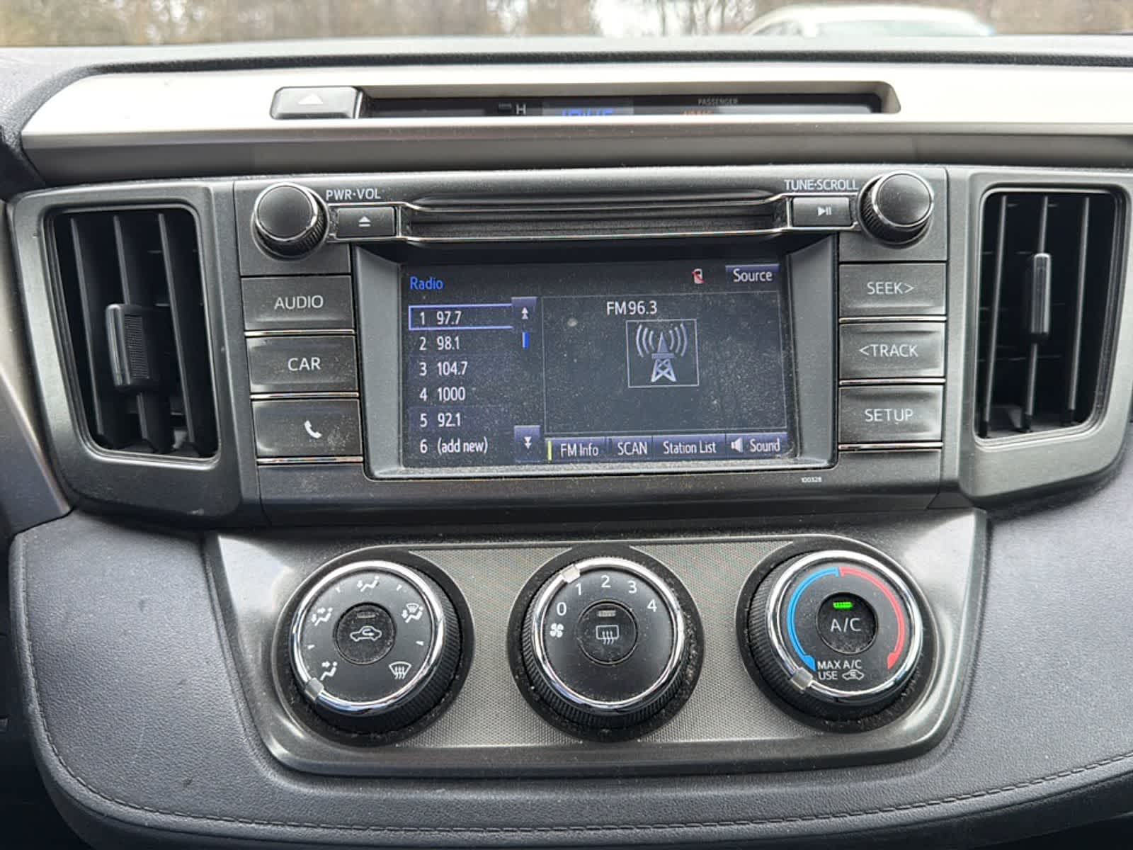 Thumbnail: 2015 Toyota RAV4 - 16