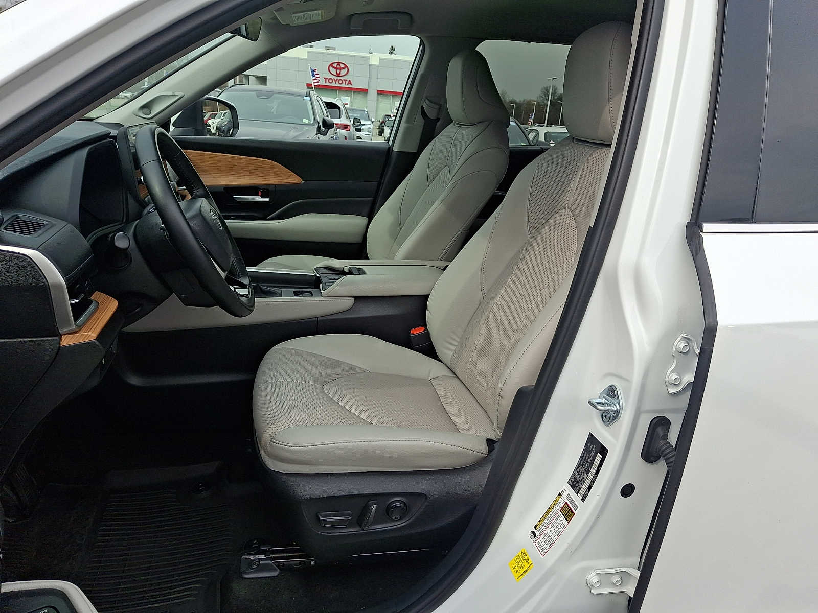 Thumbnail: 2024 Toyota Grand Highlander - 18