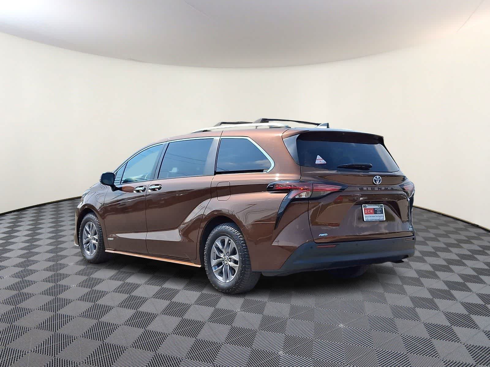 Thumbnail: 2021 Toyota Sienna - 9