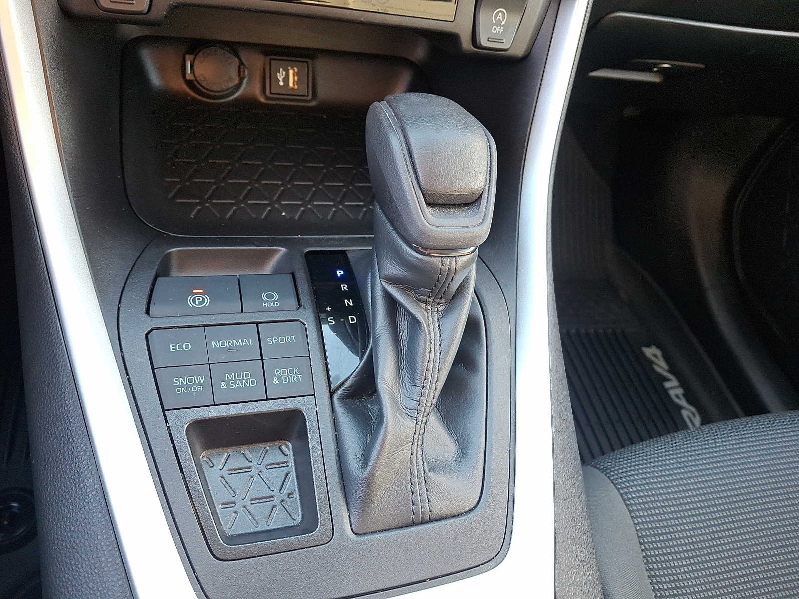 Thumbnail: 2023 Toyota RAV4 - 12