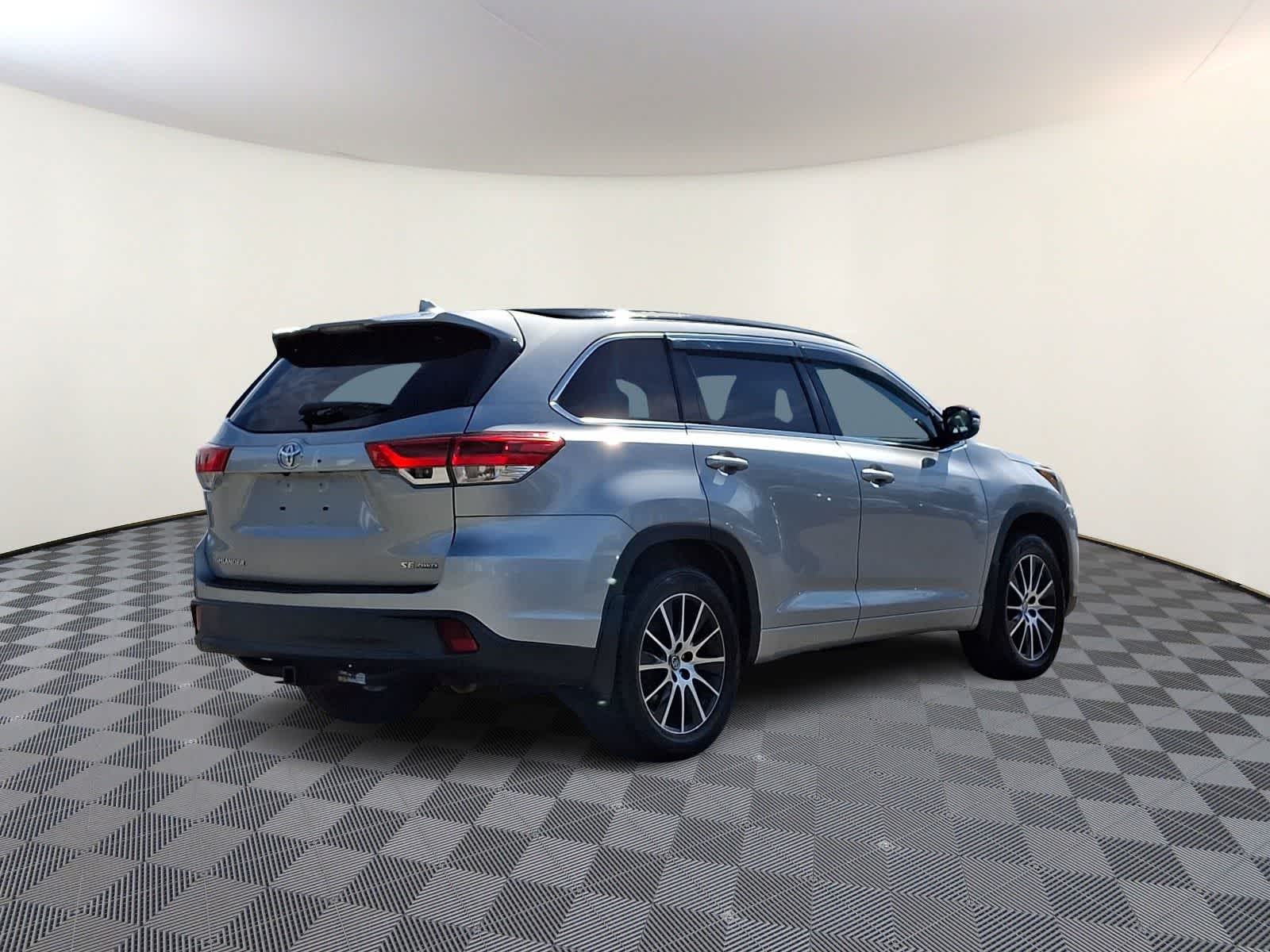 Thumbnail: 2017 Toyota Highlander - 6