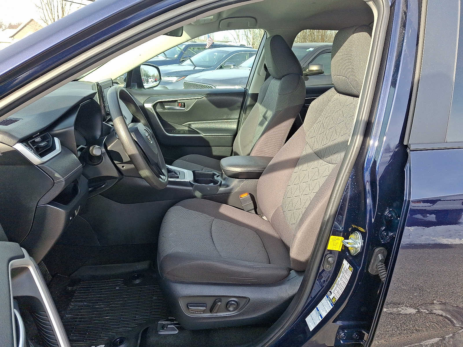 Thumbnail: 2020 Toyota RAV4 - 16