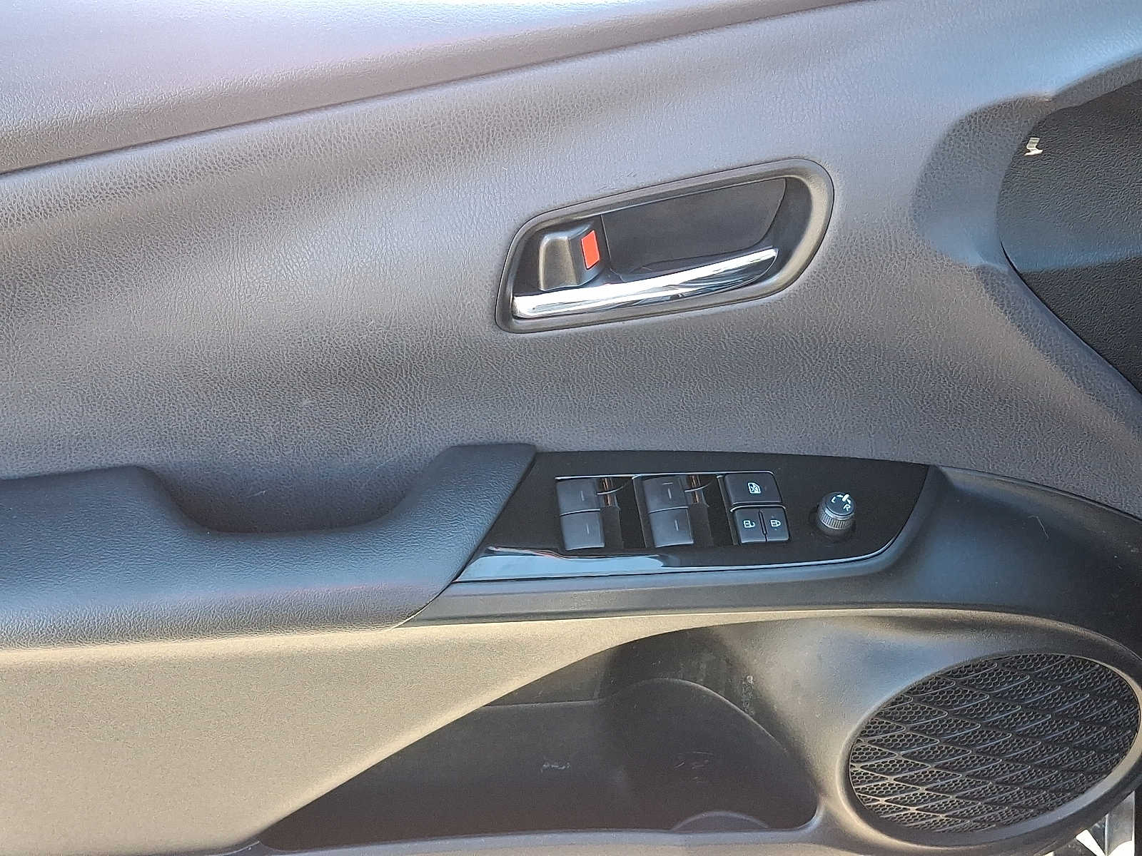 Thumbnail: 2020 Toyota Prius Prime - 14