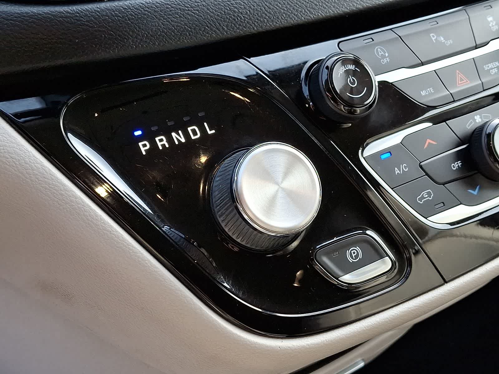 Thumbnail: 2019 Chrysler Pacifica - 16