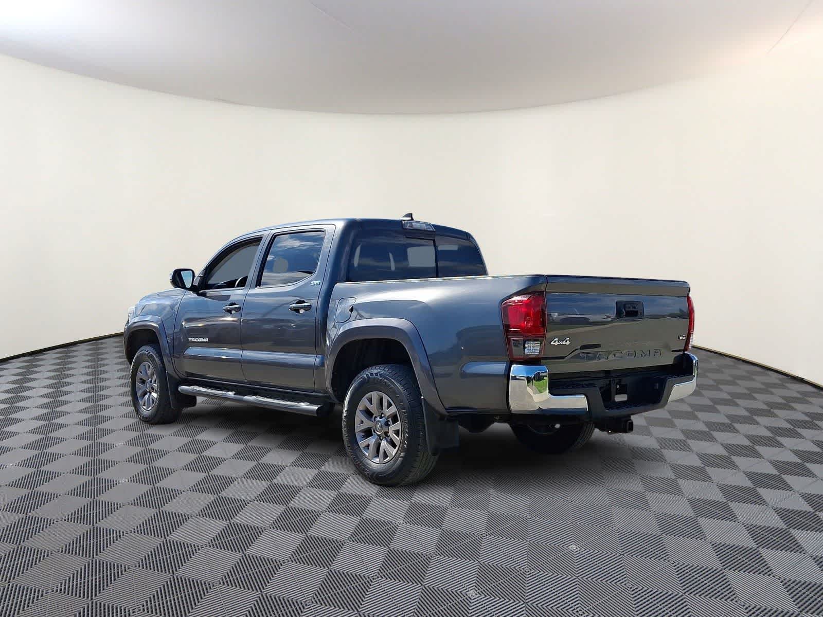 Thumbnail: 2018 Toyota Tacoma - 9